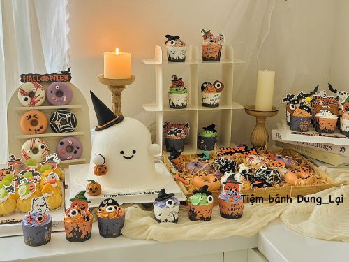 Bàn tiệc halloween - Bánh Halloween