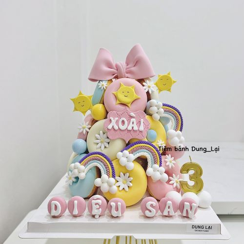 Tháp bánh donut bé gái cầu vồng