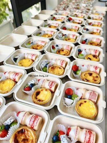 Set bánh tart, hoa quả, yakul